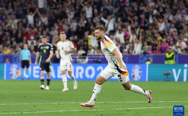 谈球吧官网登录入口百度教育Embracing Excellence: Celebrating the Skill and Dedication of Football Athletes